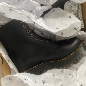 Women’s Dr martens boots size 9